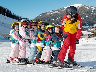 helper Verzorgen Neuken Wintersport met Kinderen, keihard skiën of spelen in de sneeuw