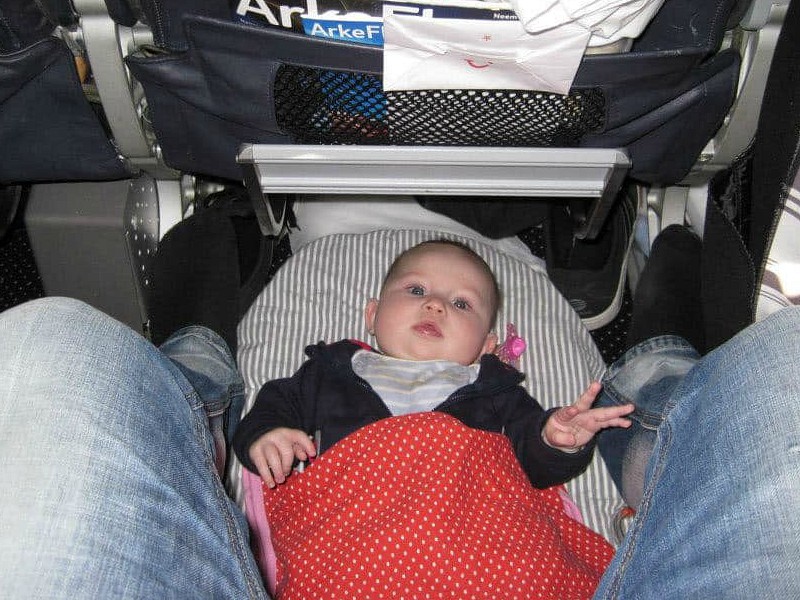 hoorbaar Redelijk Verbinding Vliegen met een baby, tips voor een zorgeloze vlucht