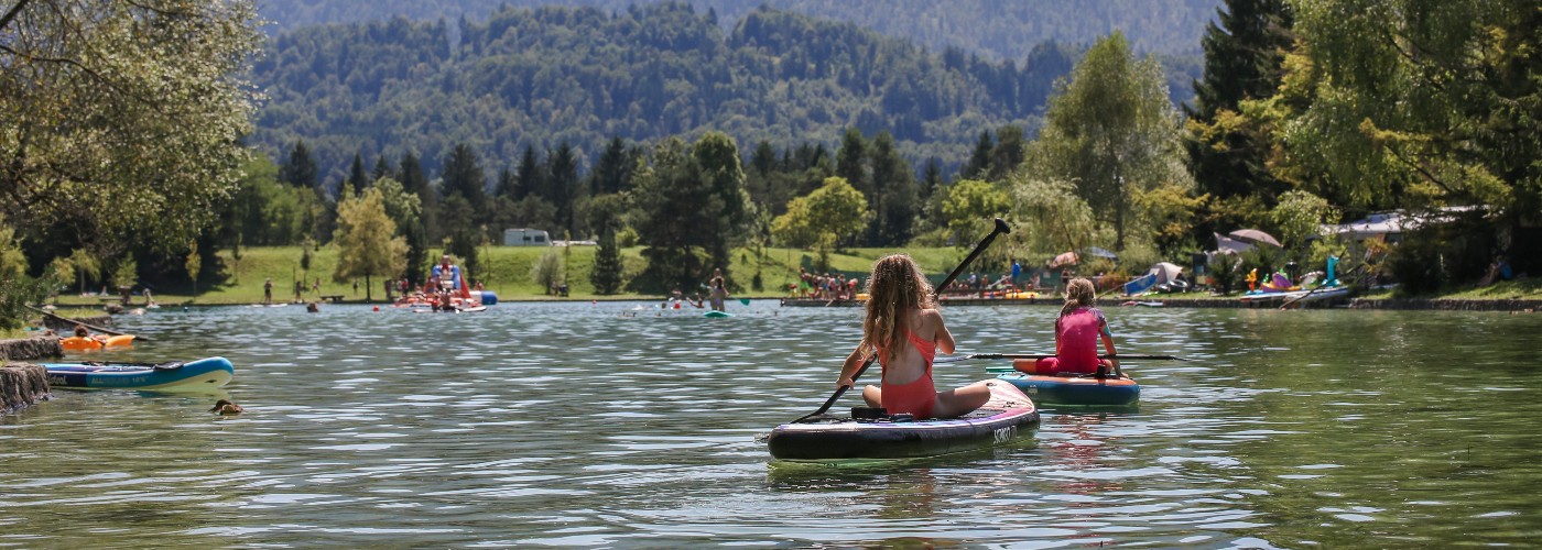 Lekker suppen op het meer bij camping Sobec in Slovenië, niet ver van Bled