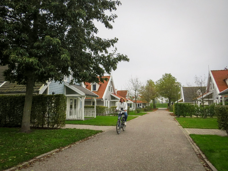 Op de fiets door het vakantiepark