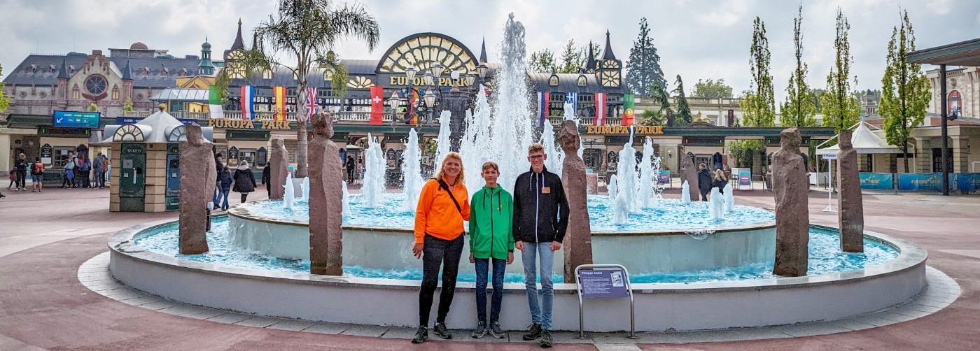 Bij de ingang van Europa-Park