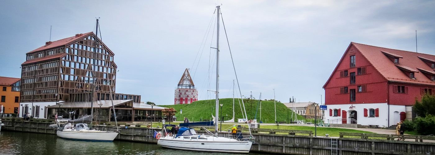 De haven en kasteeltoren in aanbouw in Klaipeda