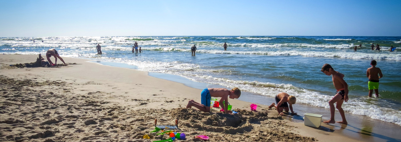 Zandkastelen bouwen op het strand van Litouwen