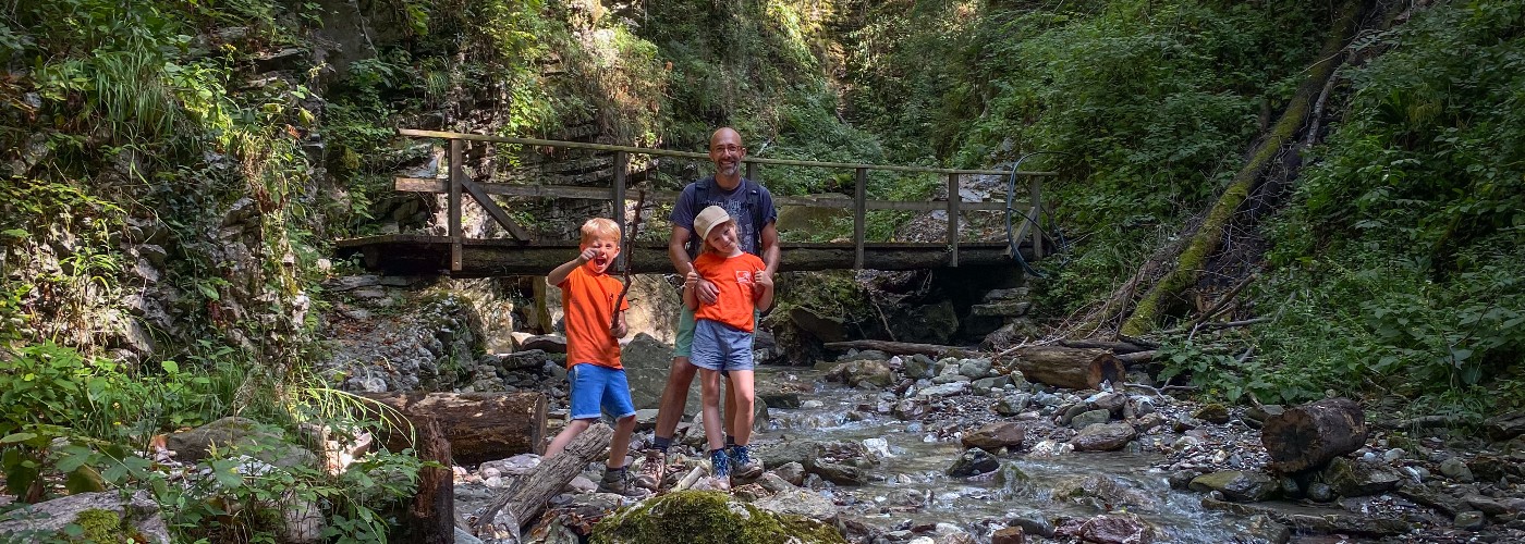 Wandelen met kinderen door de Kosec Kloof in de Sloveense Soca Vallei