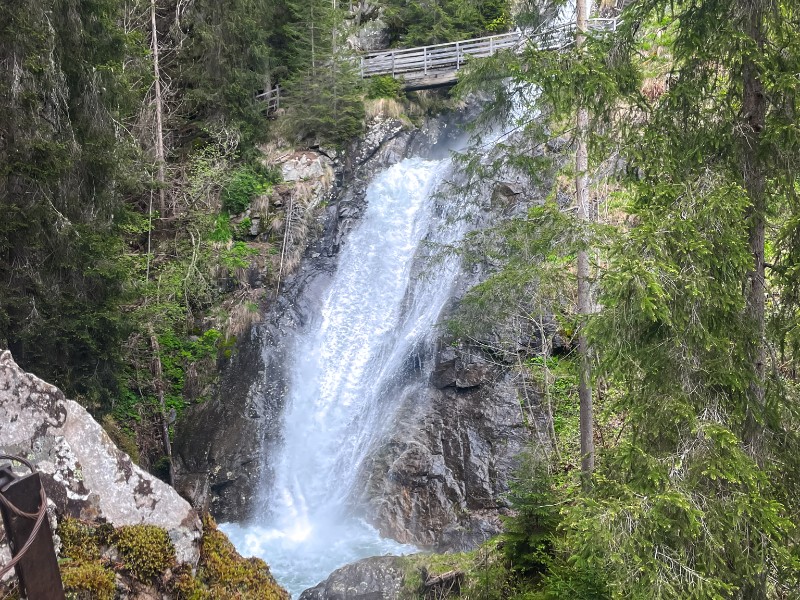 De spectaculaire Günster waterval in Stiermarken. Lisette en haar kinderen maakten de hikee naar deze prachtige plek tijdens een vakantie in Oostenrijk.