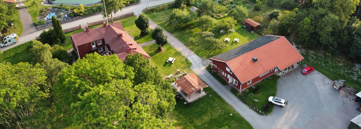 De duurzame vakantieboerderij Ödevata vanuit de lucht gezien