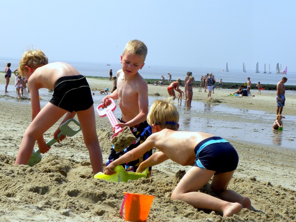 Zijn bekend Wantrouwen venijn Een strandvakantie in Nederland aan zee en in het binnenland