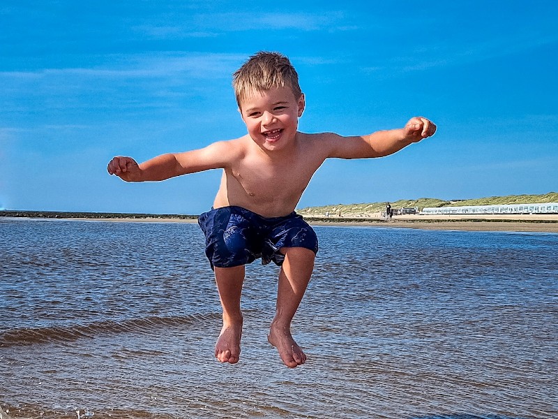 Zo leuk is het hier op het strand!