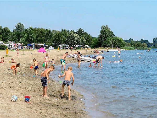 Strandje aan het veluwemeer