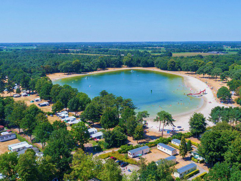 Het zwemmeer bij Vakantiepark de Bergen