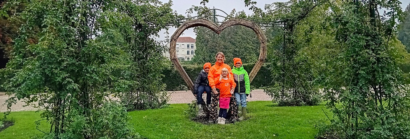 Emma met haar gezin in het park van Saint-Omer