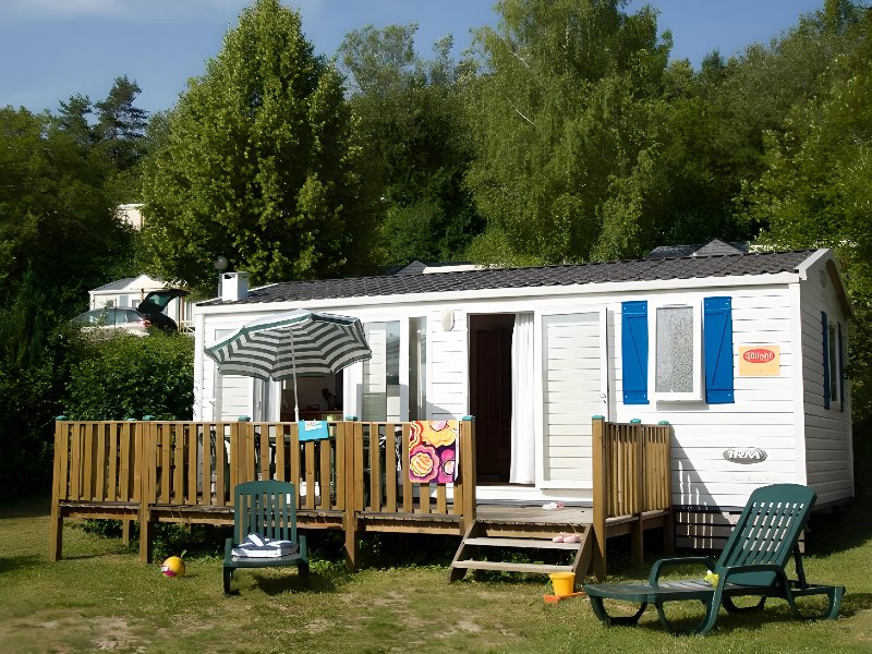 Een van de cottages op camping Le Fayolan in de Jura