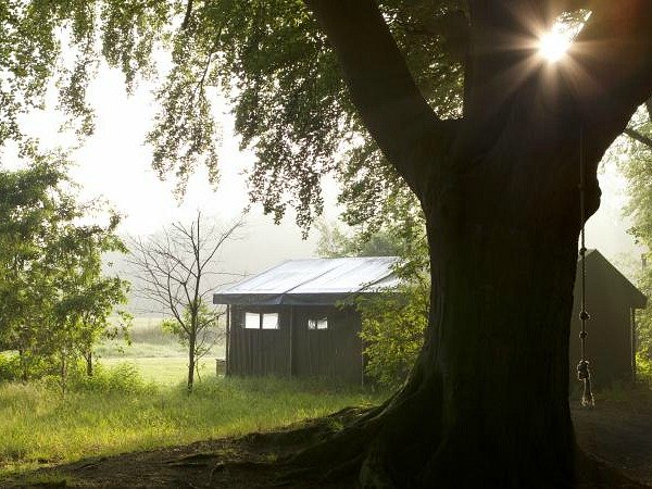 Boerenbedtent in ochtendgloren