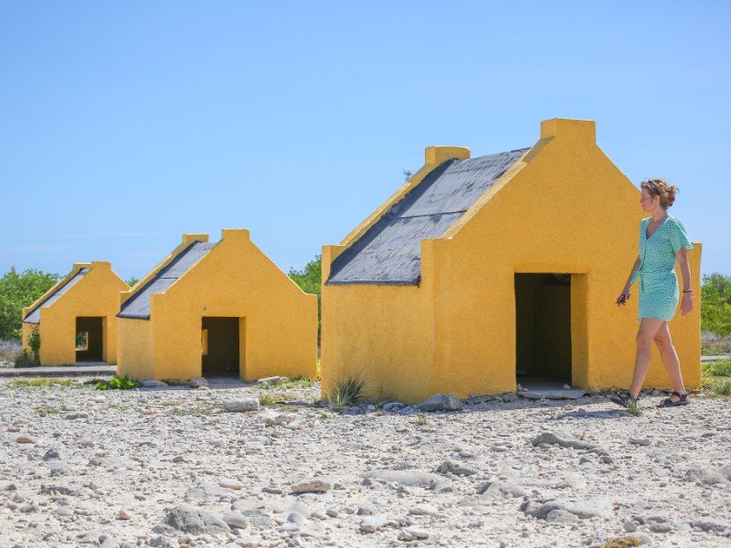 De slavenhuisjes op Bonaire, tijdens een tour met Corendon over het eiland Bonaire