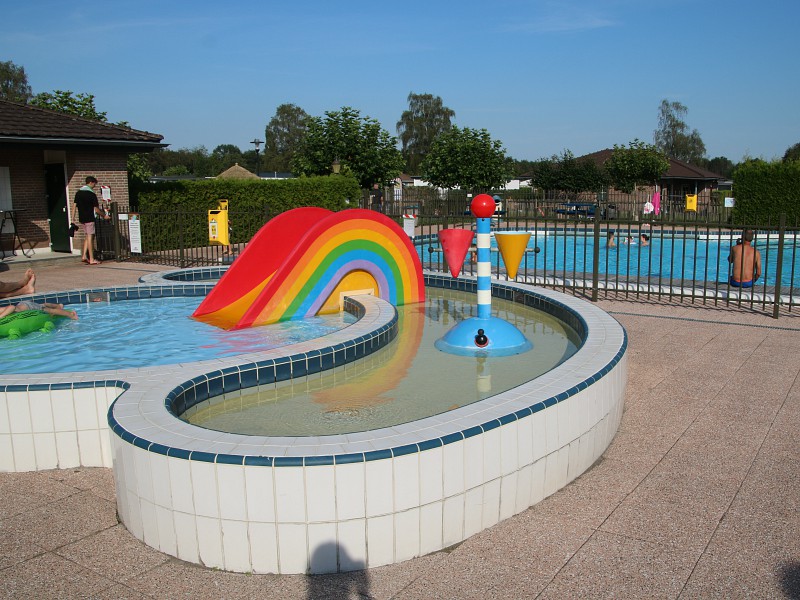 Peuterbad en buitenbad op het park