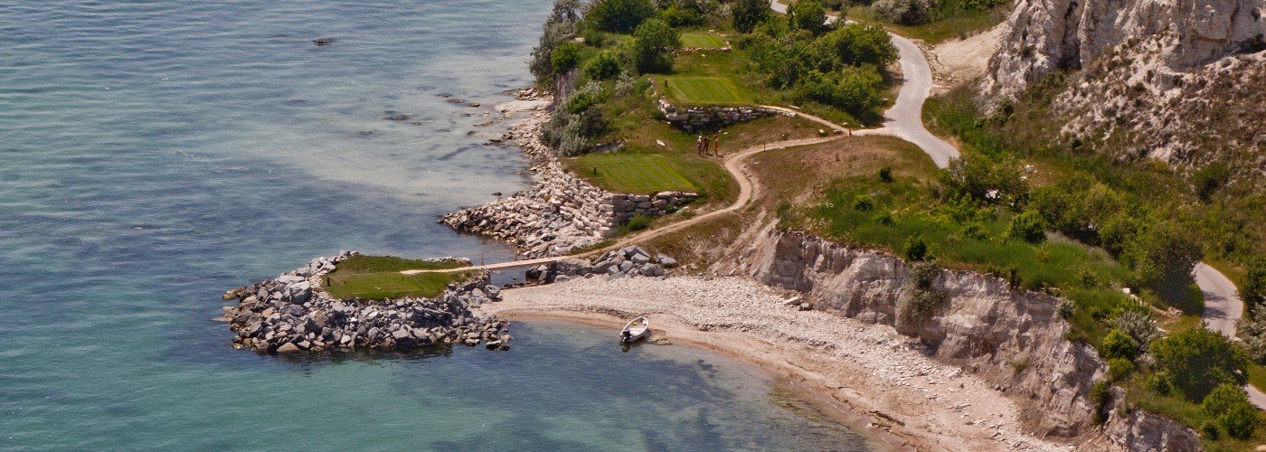 Bulgarije, in het zuidoosten rijd je langs de schitterrende kust aan de zwarte zee