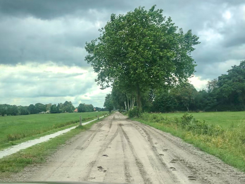 Zandweg richting de camping