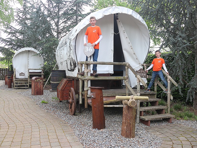 Uniek overnachten in een huifkar op het Camp Resort!