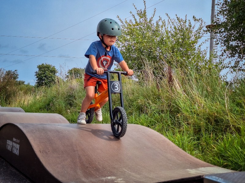 Er zijn loopfietsjes voor de kleine BMX fans!