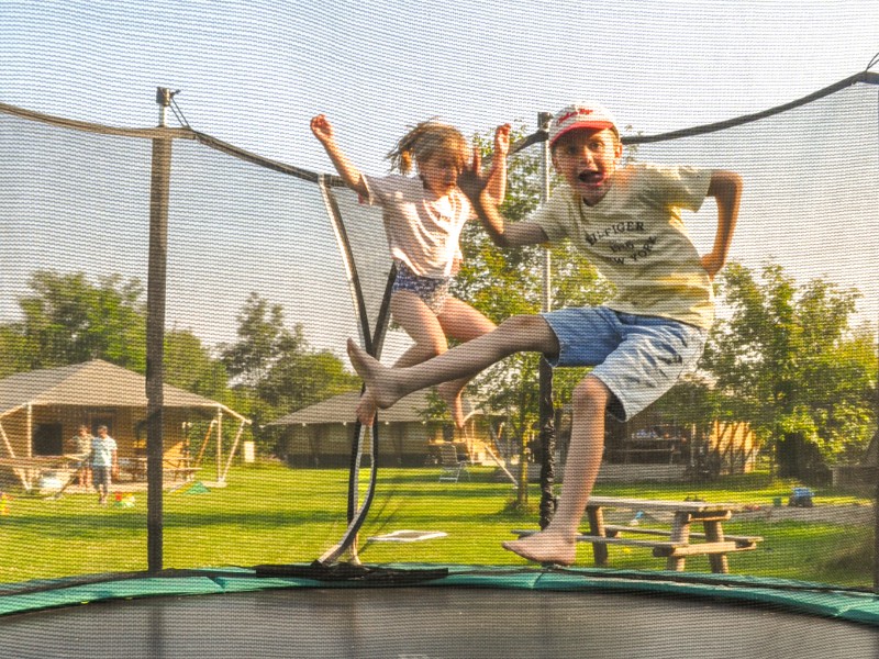 Spelen spelen spelen op glamping de Bosweide