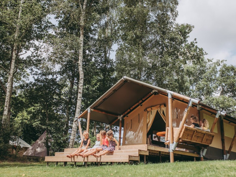 Kinderen op vakantie in Groningen, bij Heemtuin Muntendam. Foto door Stella Dekker, Marketing Groningen