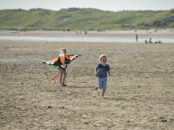 Vliegeren op het strand