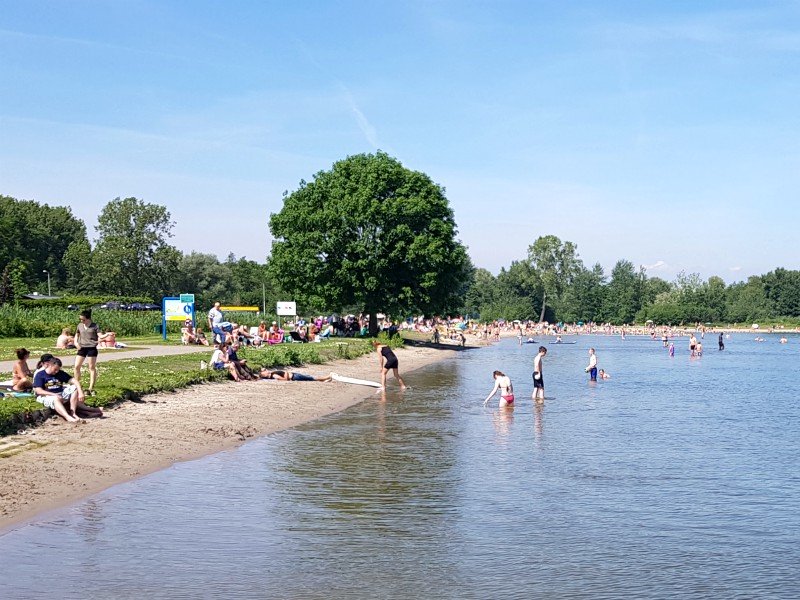 Met mooi weer kun je heerlijk zwemmen in de Reeuwijkse plassen