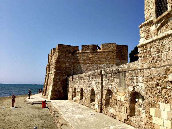 Larnaca kasteel bij het strand