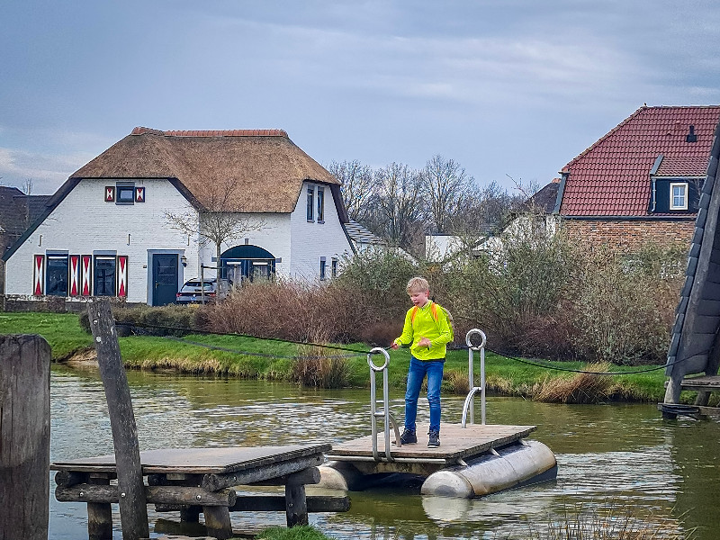 De bungalows van de Leistert bij het trekvlot