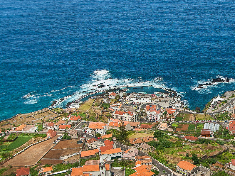 De natuurlijke zwembaden aan de kust van Porto Moniz