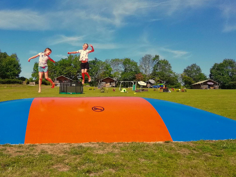 Leuke airtrampoline bij Domaine la Mathonière