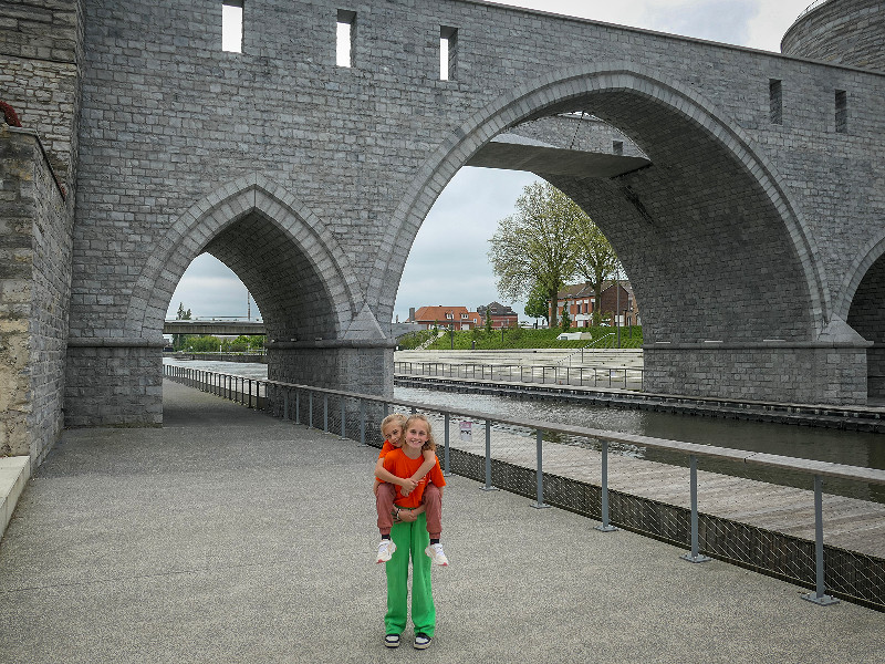 De meiden bij de Pont des Trous