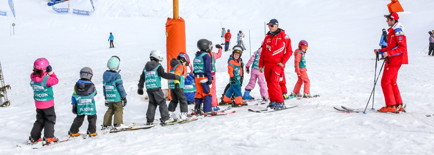 Wintersport met kinderen, hier een nskiklasje tijdens de wintersportvakantie in de Franse Alpen van Elisabeth