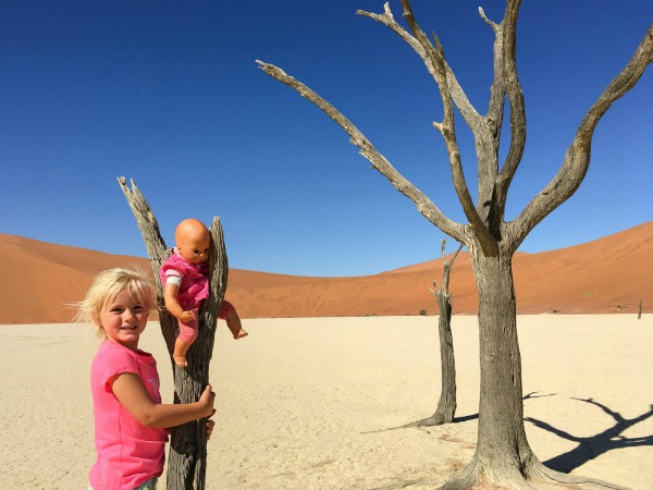 De pop moet mee naar de Deadvlei in Namibië. Derde plaats voor Bastiaan Lankhoorn