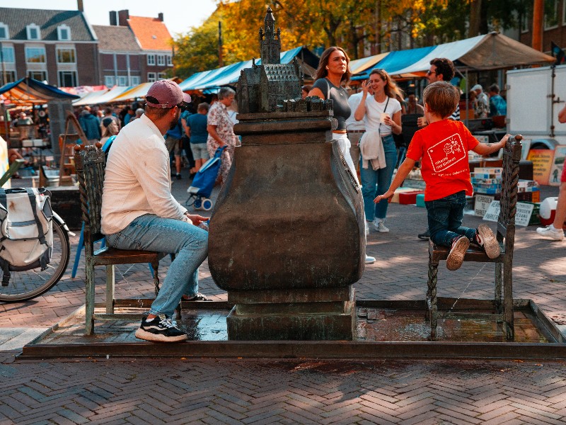 Ga zitten op de stoel en kijk hoe het water loopt!