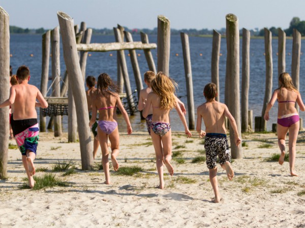 Strand bij Midwolda.