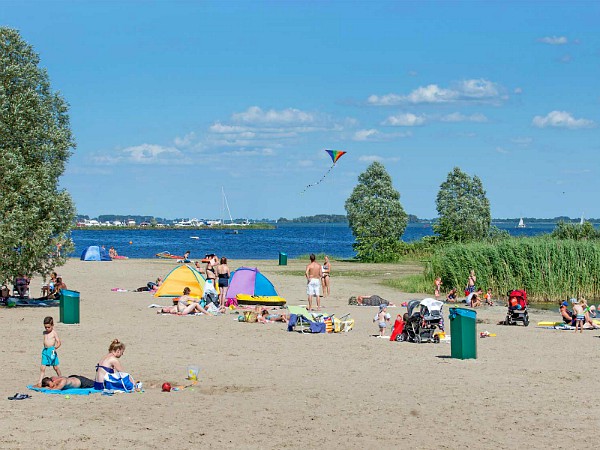 Strandplezier aan het Veluwemeer bij Molecaten Park Flevostrand