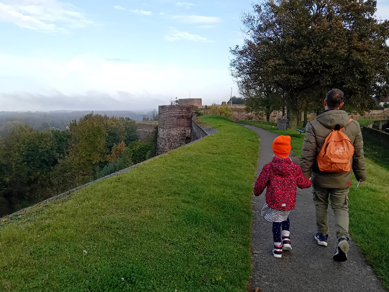 Wandelen over de stadsmuur van Montreuil-sur-Mer