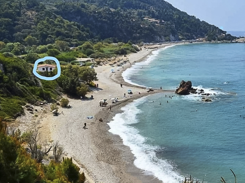 Dit natuurhuisje ligt direct aan Potami Beach.