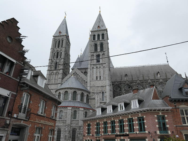 De Notre Dame steekt boven de stad Doornik uit