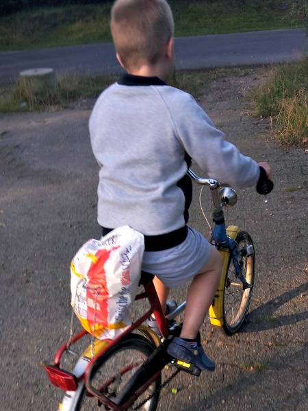 Nummer 9: Op de fiets brood halen