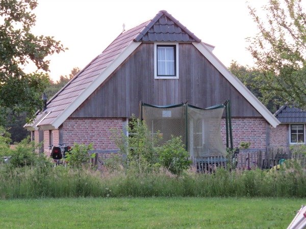 Een mooie kinderbungalow bij Orveltermarke