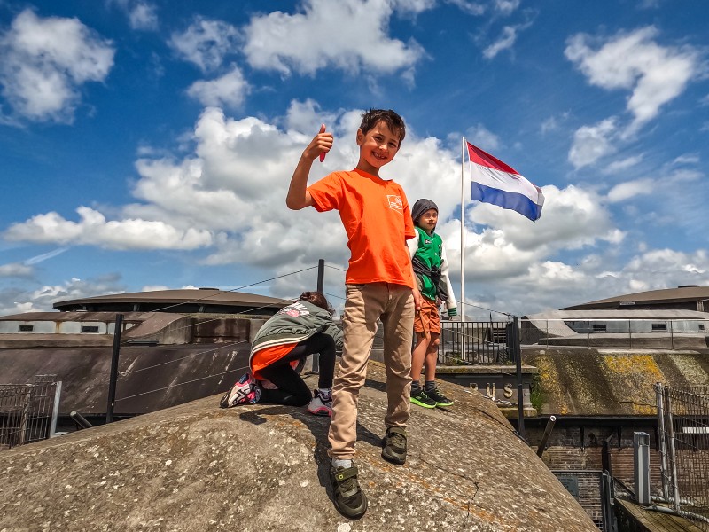 Een dagje uit met basisschoolkinderen, zoals hier naar forteiland Pampus