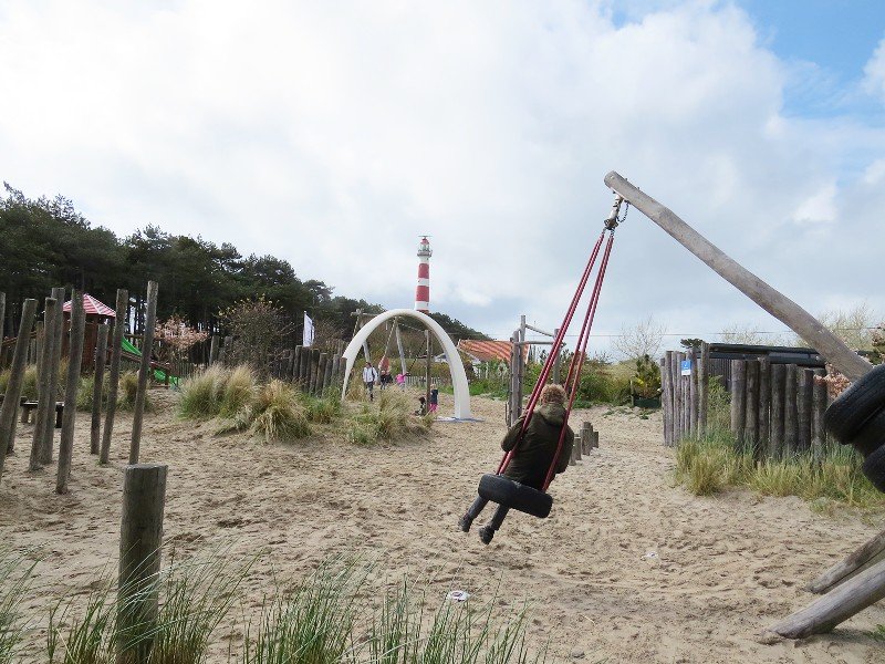 Speeltuin met zicht op de vuurtoren bij Qurios Ameland