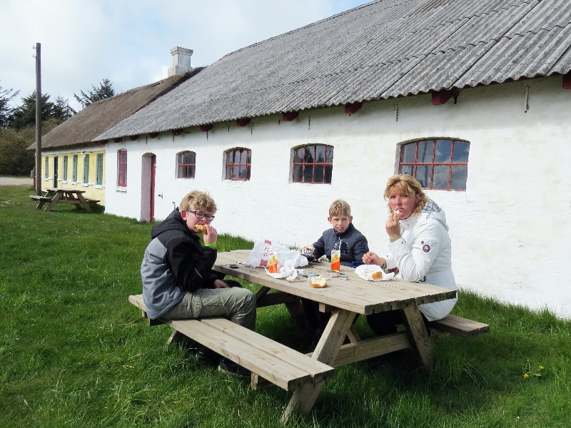 We picknicken bij het op dat moment gesloten bezoekerscentrum