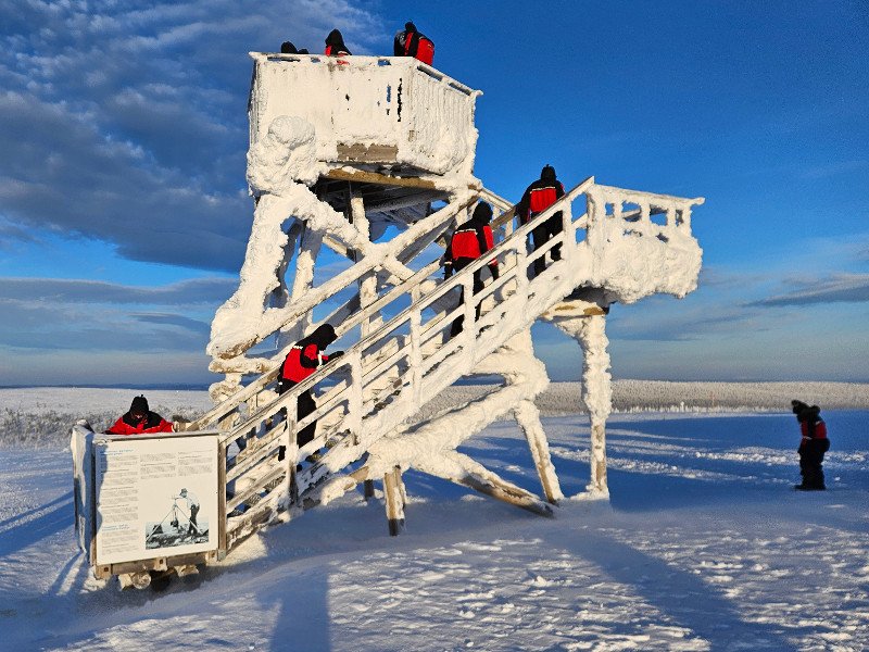 De Uitkijktoren bij het skigebied van Saariselkä