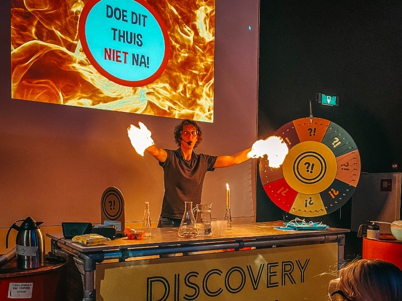 De Science show bij het Discovery Museum