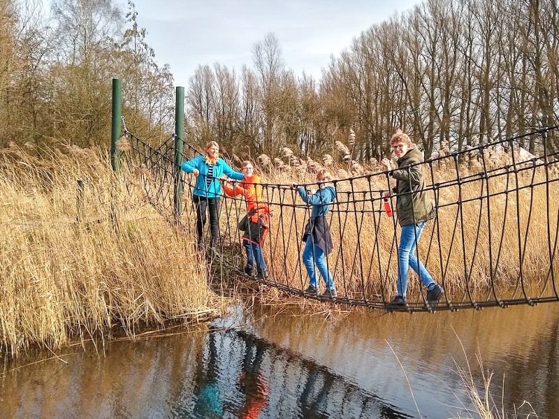 Bij mooi weer is een speelbos in de herfst vaak al leuk genoeg. Bij slecht weer zijn er gelukkig ook genoeg leuke uitjes met kinderen te vinden!