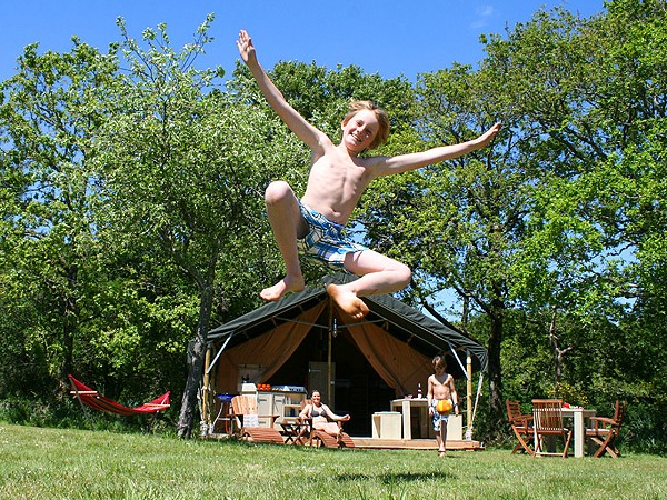 Blije kinderen op de camping