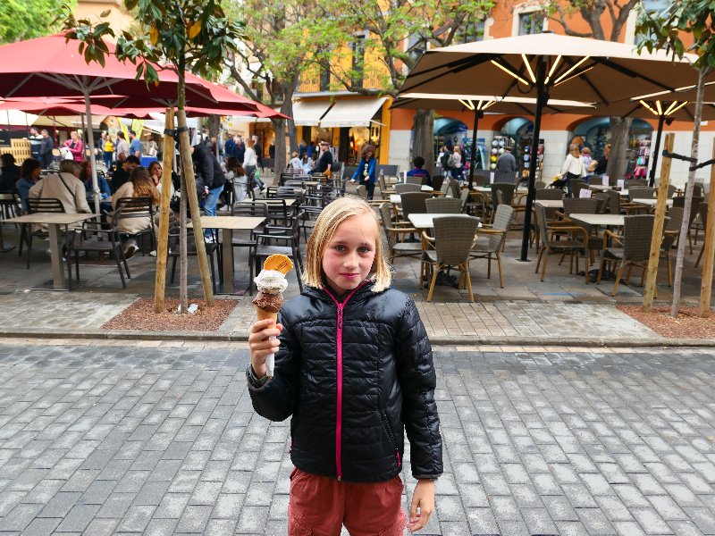 Palafrugell is een stad aan de Costa Brava in Catalonië waar je kan genieten van kunst, winkels en terrasjes. Voor kinderen is er ook veel te beleven, lees maar!